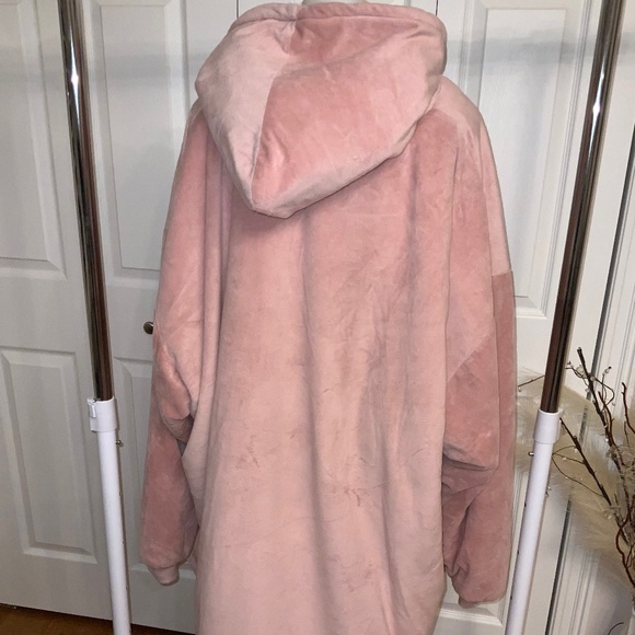 EUC The Comfy Hooded Wearable Blanket Hoodie Pullover Sweatshirt Pink - Picture 2 of 4